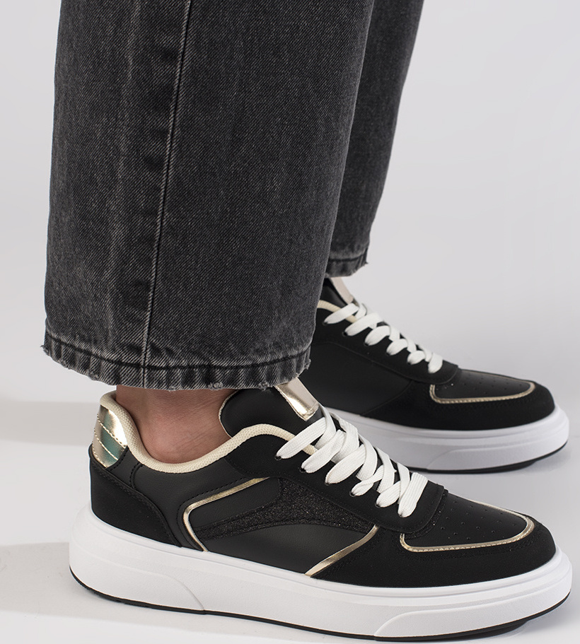 Čierne sneakersy so zlatými detailmi D0026B Veľkosť: 36
