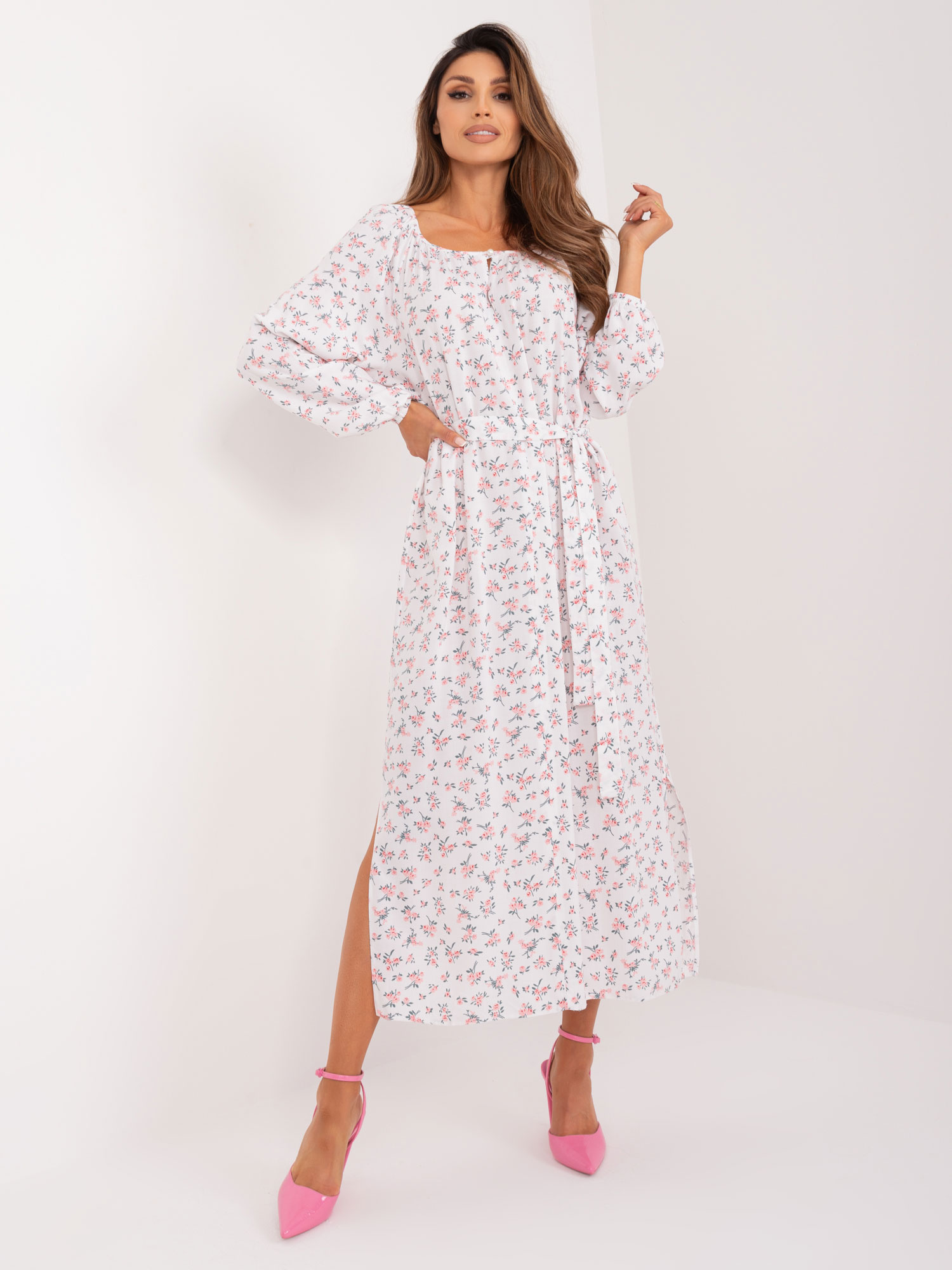 Biele kvetinové midi šaty LK-SK-509318.74-white-pink Veľkosť: S/M