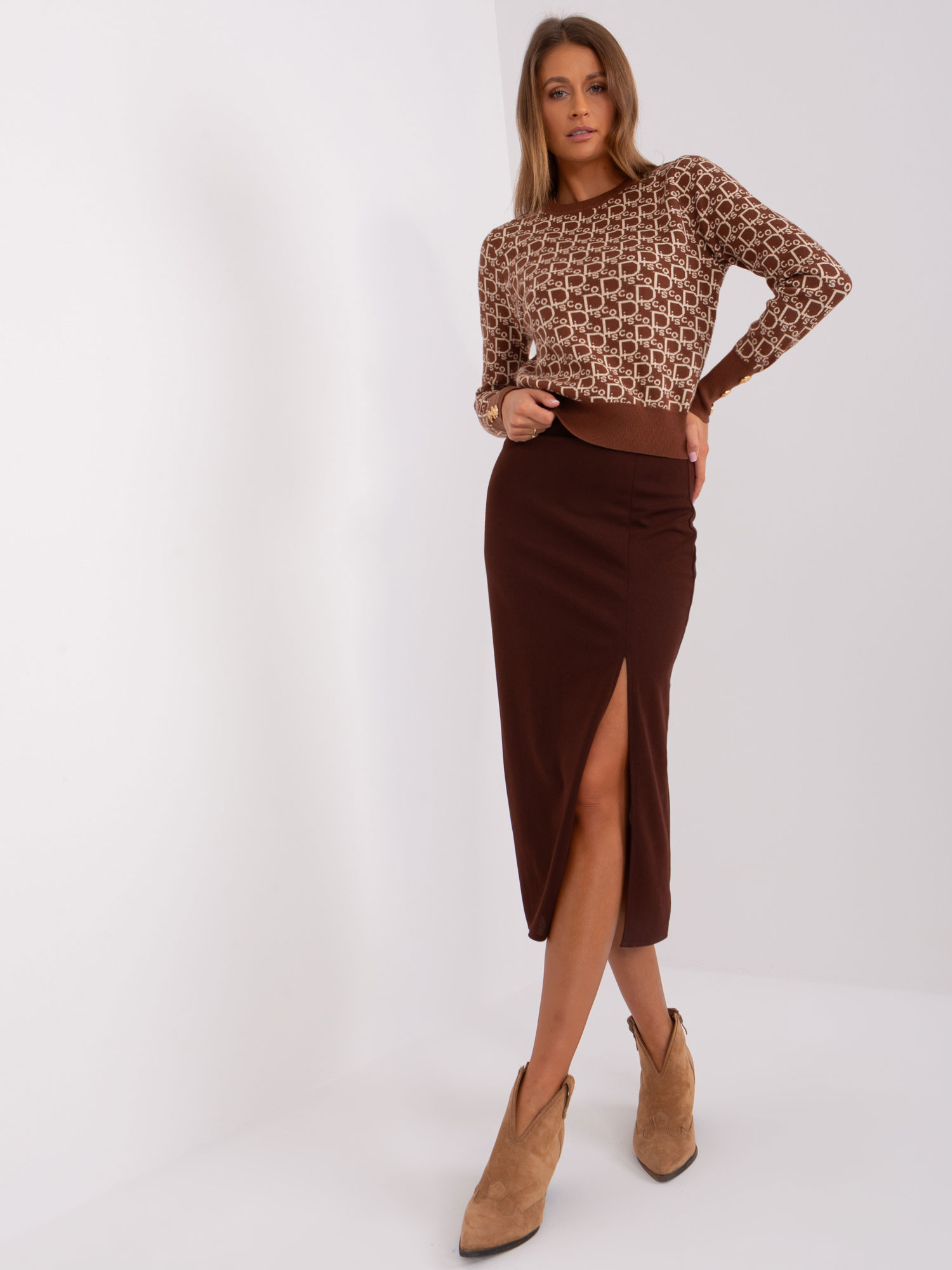 Tmavohnedá sukňa s rozparkom LK-SD-509445.72P-dark brown Veľkosť: L/XL