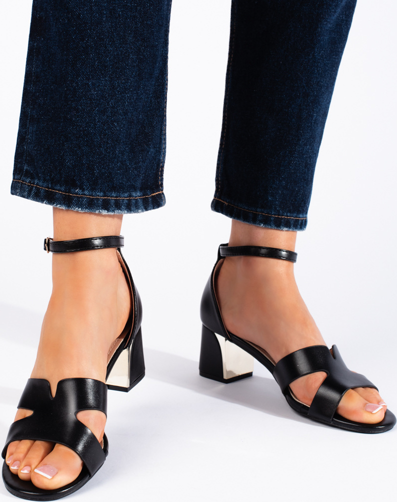 Čierne sandále na nízkom podpätku 3148B Veľkosť: 36