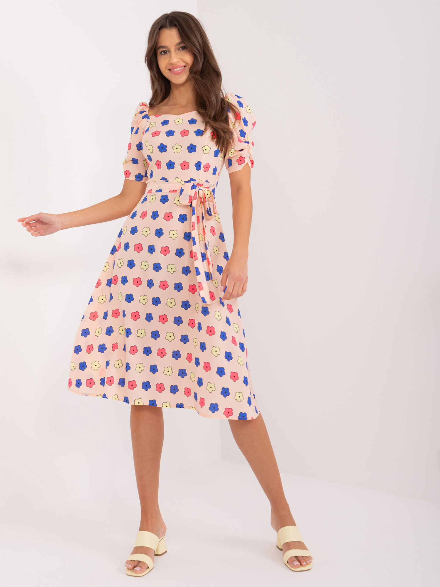 Broskyňové kvetinové midi šaty LK-SK-509677.01X-peach Veľkosť: 36