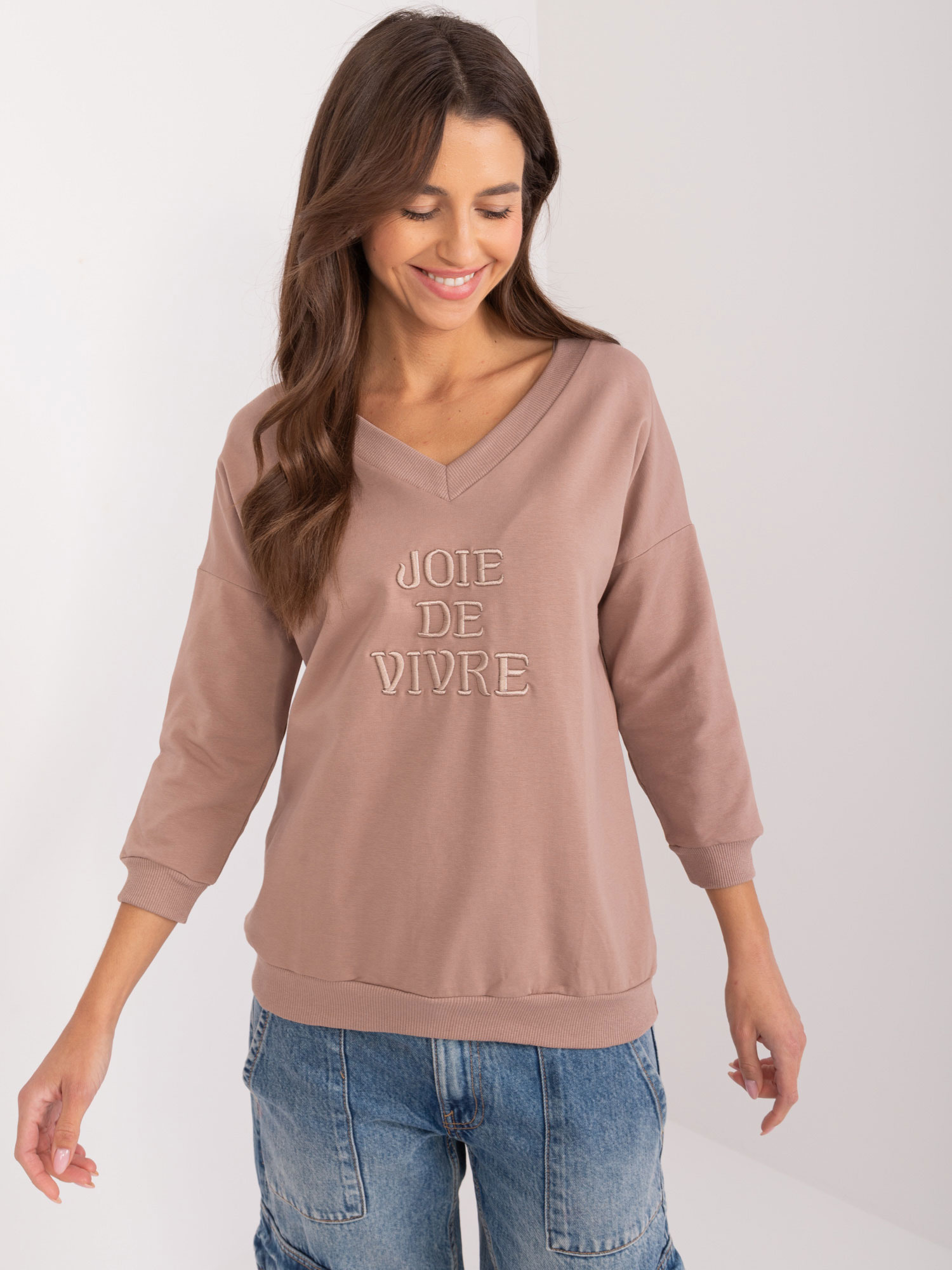 Tmavobéžové tričko s výstrihom a 3/4 rukávom RV-BZ-9143.87P-dark beige Veľkosť: ONE SIZE