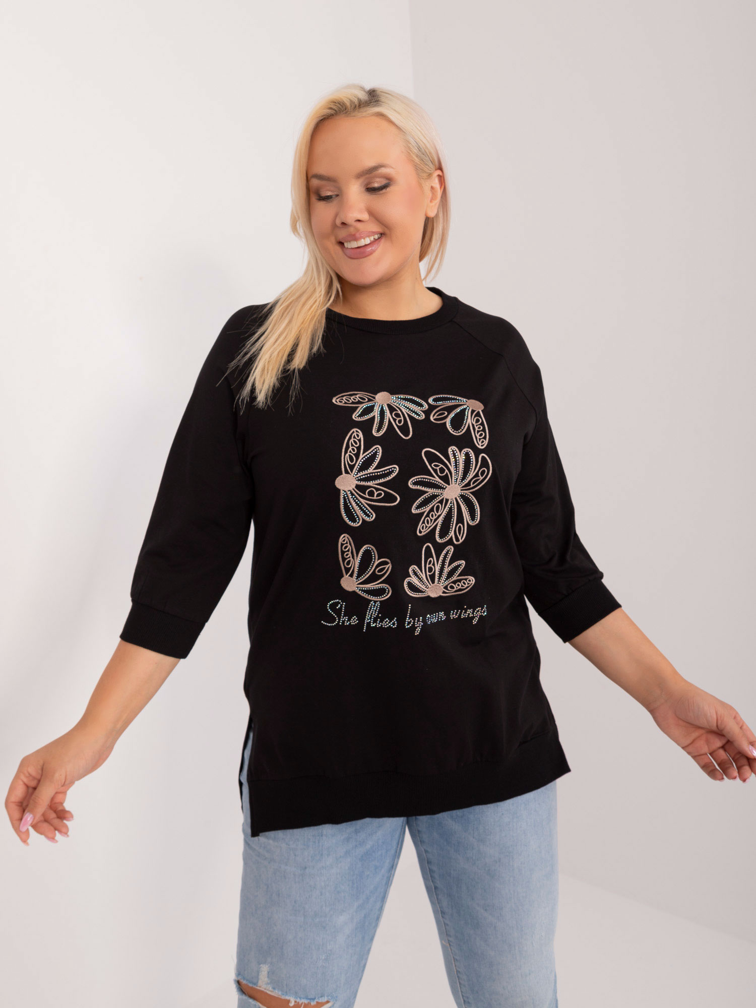 Čierna mikina s potlačou kvetín RV-BZ-9451.82-black Veľkosť: ONE SIZE