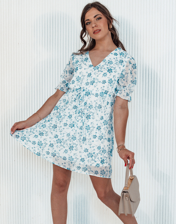 Biele šaty s modrým kvetinovým vzorom RIVIERA EY2490 Veľkosť: S