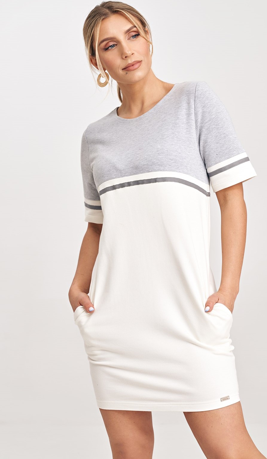 Smotanovo-sivé šaty s krátkym rukávom M1028 Ecru-Grey Veľkosť: S
