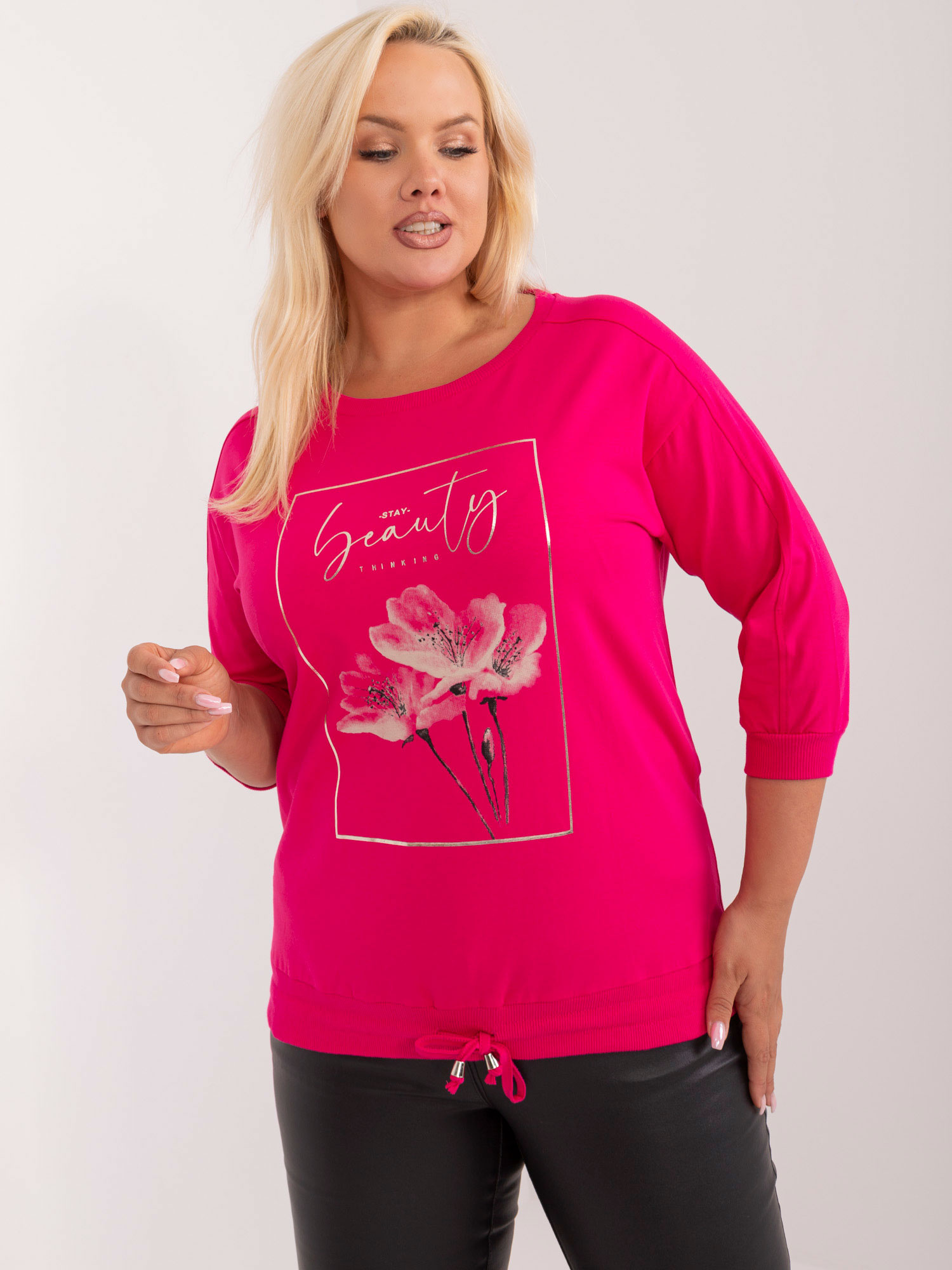 Tmavoružové tričko s kvetinami a viazaním v páse RV-BZ-8984.31-fuchsia Veľkosť: ONE SIZE