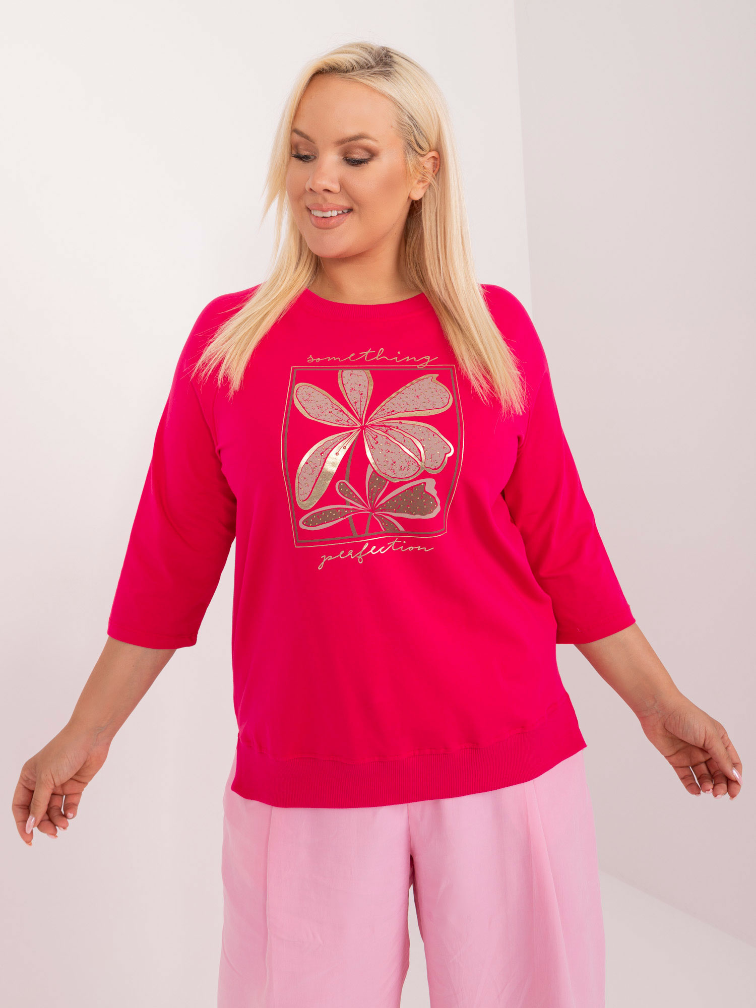 Tmavoružové tričko s potlačou kvetiny RV-BZ-9439.60-dark pink Veľkosť: ONE SIZE