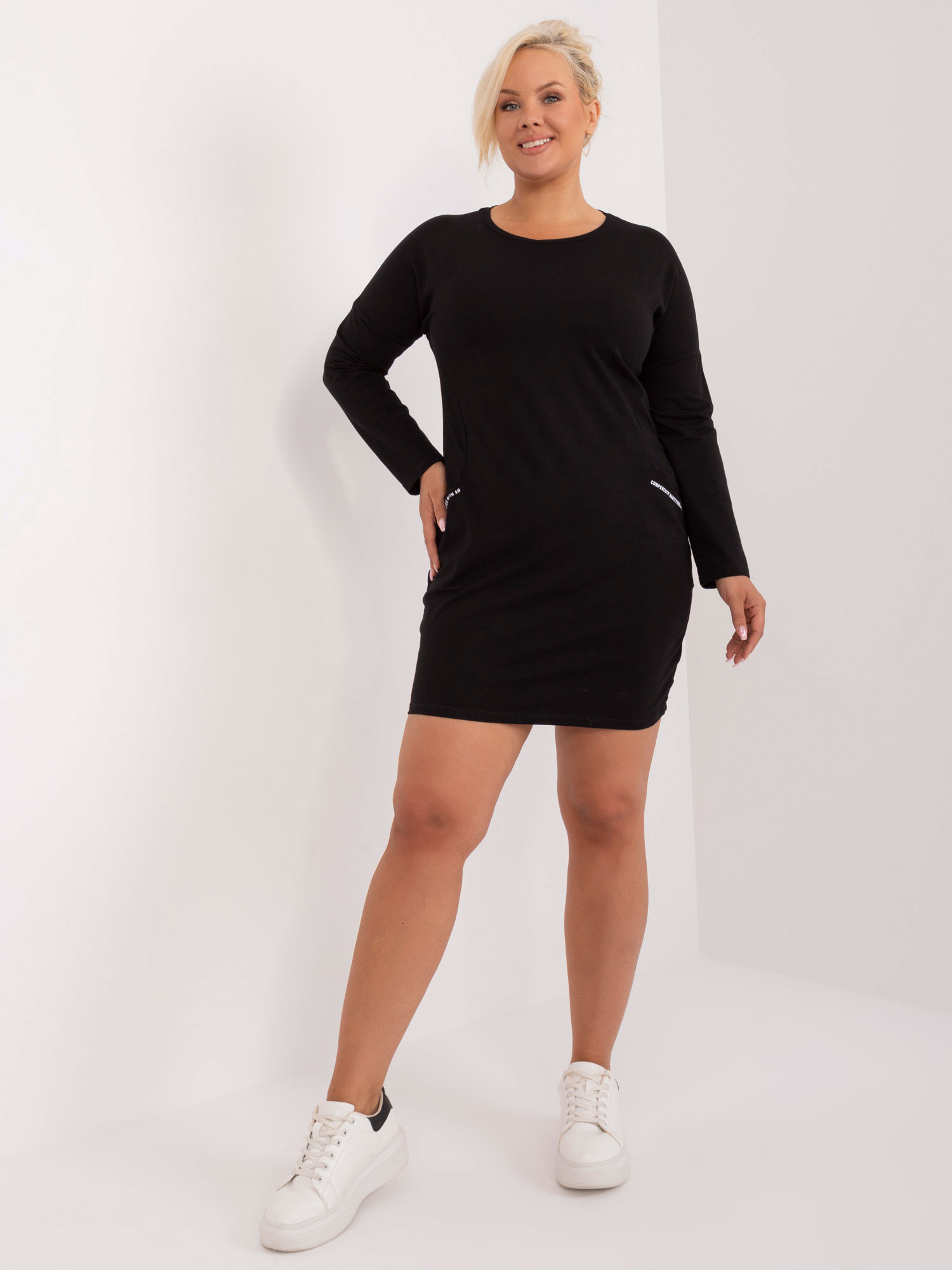 Čierne šaty Dusty s dlhým rukávom -RV-TU-8295.29-black Veľkosť: ONE SIZE