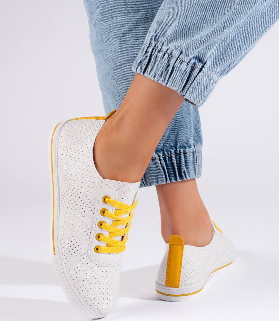 Biele dierované tenisky so žltými šnúrkami 600-13Y Veľkosť: 37