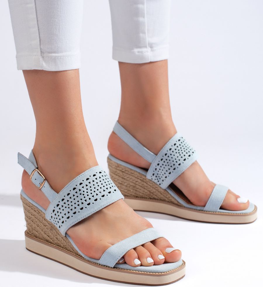 Svetlomodré dierované sandále na kline 7210BL Veľkosť: 38