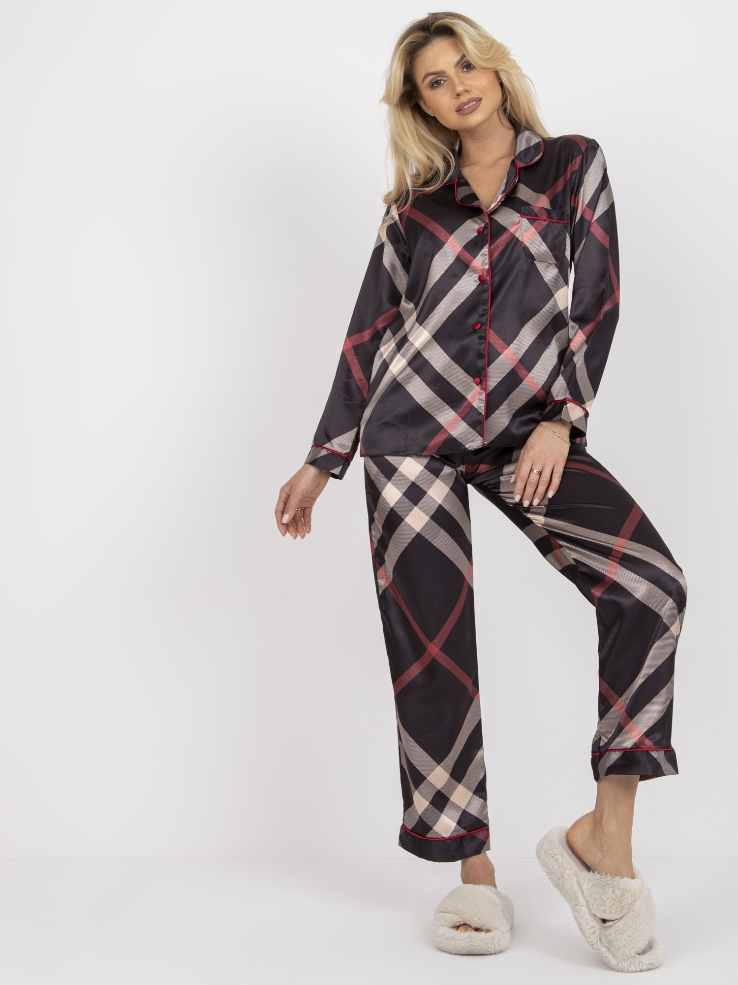 Čierne saténové vzorované pyžamo -BR-KMPL-5658-black Veľkosť: XL