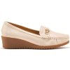 Béžové dámske mokasíny so sponou