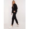 Čierna dámska tepláková súprava s ozdobnými retiazkami