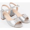Strieborné dámske sandále s dekoratívnym prekladom na špičke, podpätok 6,5 cm