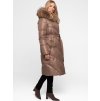 Hnedý dámsky prešívaný páperový kabát s brmbolcom na vrecku