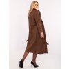 Dlhý tmavohnedý kabát s pásikom