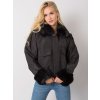 Čierna bunda s kožušinovými doplnkami