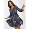 Tmavomodré šaty s pruhmi