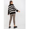 Čierno-krémový voľný sveter s pruhmi