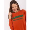 Tmavooranžová mikina bez kapucne s nápisom