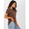 Hnedé pruhované tričko s výstrihom na chrbte