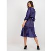 Tmavomodré lesklé midi šaty s volánom