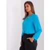 Elegantná tyrkysová blúzka s retiazkou