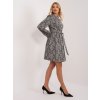 Sivo-čierne vzorované mini šaty s gombíkmi a pásikom