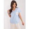 Svetlomodré tričko s výstrihom a výšivkou na vrecká
