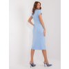 Svetlomodré vypasované šaty s rozparkom