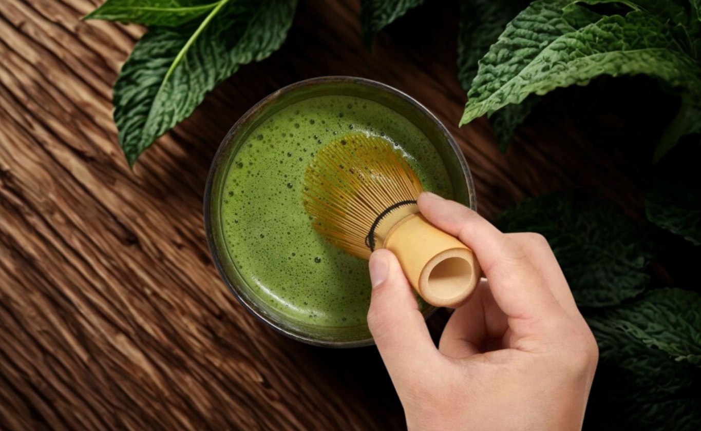 Matcha – japonský zelený čaj, ktorý sa stáva prémiovou komoditou aj na Slovensku