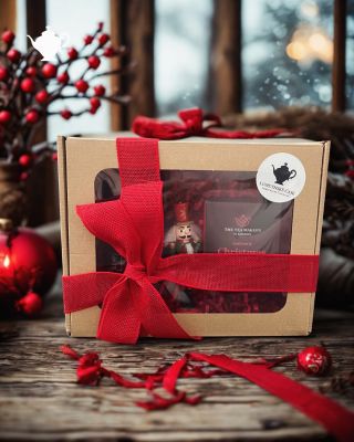 A touch of London charm. Naše exkluzívne darčekové balíčky sú pripravené spríjemniť vaše sviatky. 🎄🇬🇧 Dostupné v našom...
