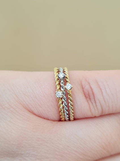 Jemný prsten s diamantem, zlato