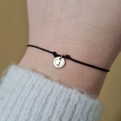 Náramek s medailonem srdíčko J- poslední příležitost, žluté zlato