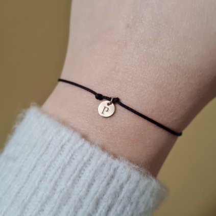 Náramek s medailonem s písmenem P- poslední příležitost, růžové zlato