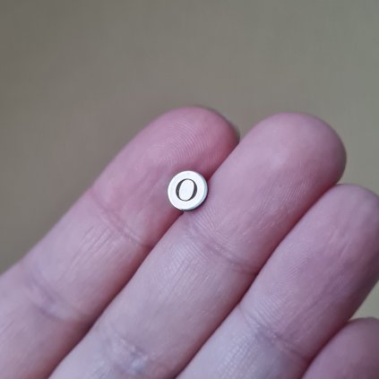 Náušnice písmeno O - poslední příležitost, bílé zlato