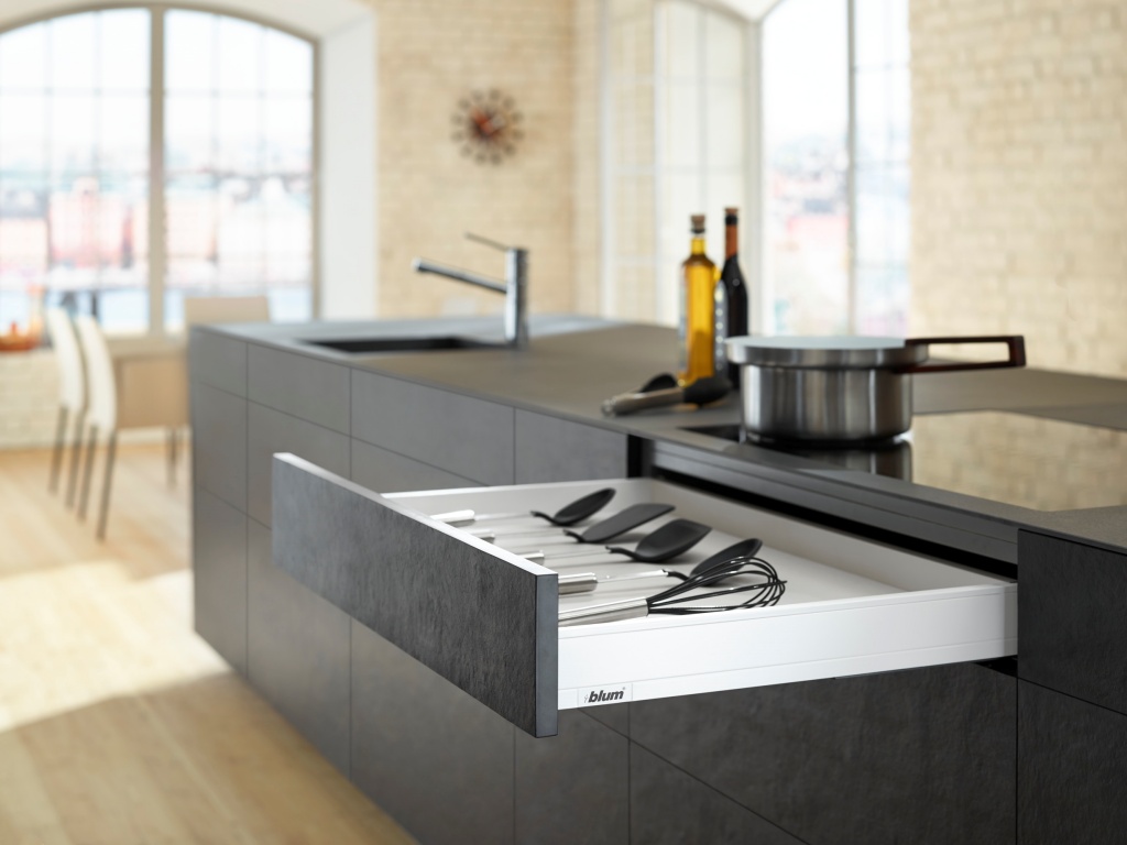 Levně BLUM Zásuvka Legrabox, délka 300 mm, nosnost 40 kg - barva bílá Výška zásuvky [mm]: Výška zad "C"