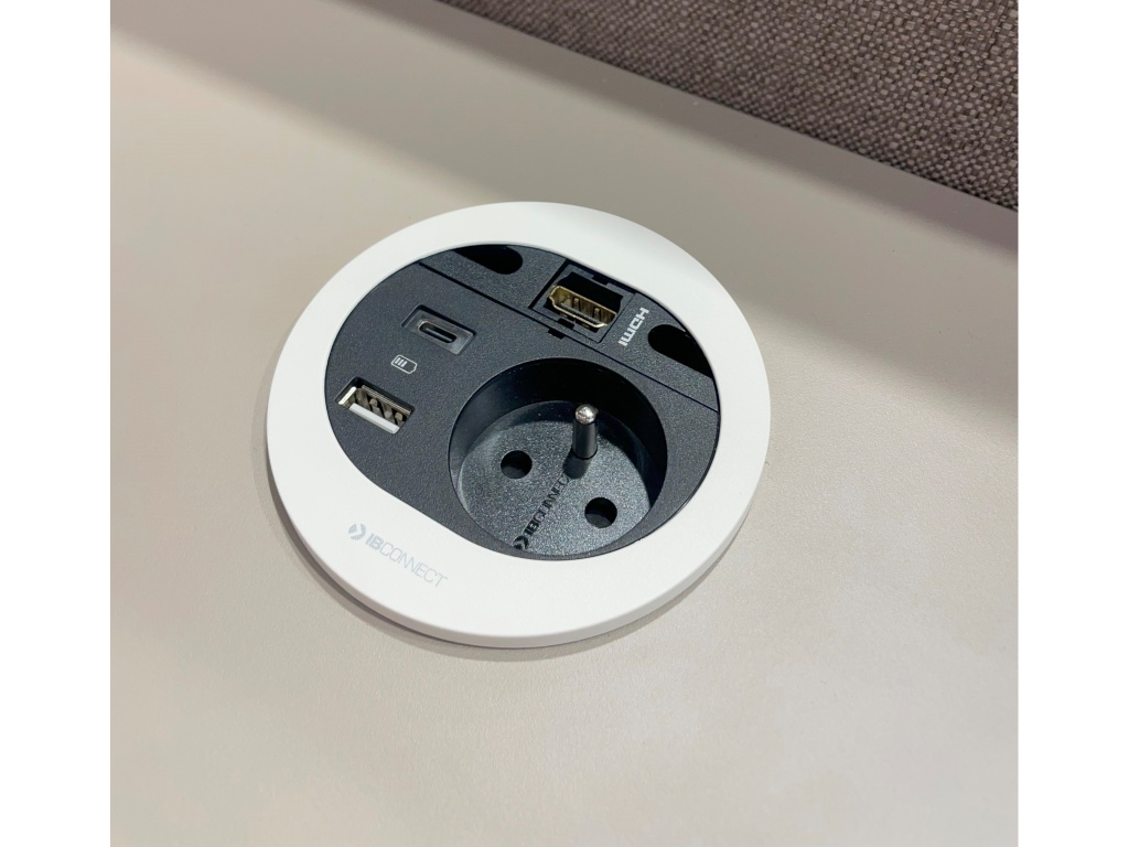 Levně IBConnect Elektro zásuvka Divus bílá - různé konfigurace Konfigurace elektrozásuvky: 1x230 + USB nab. A+C + HDMI + průchodka