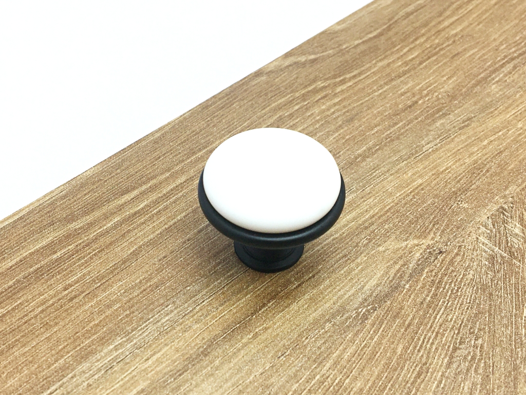 Levně In-Design Nábytková knopka Blanc porcelán / černá matná