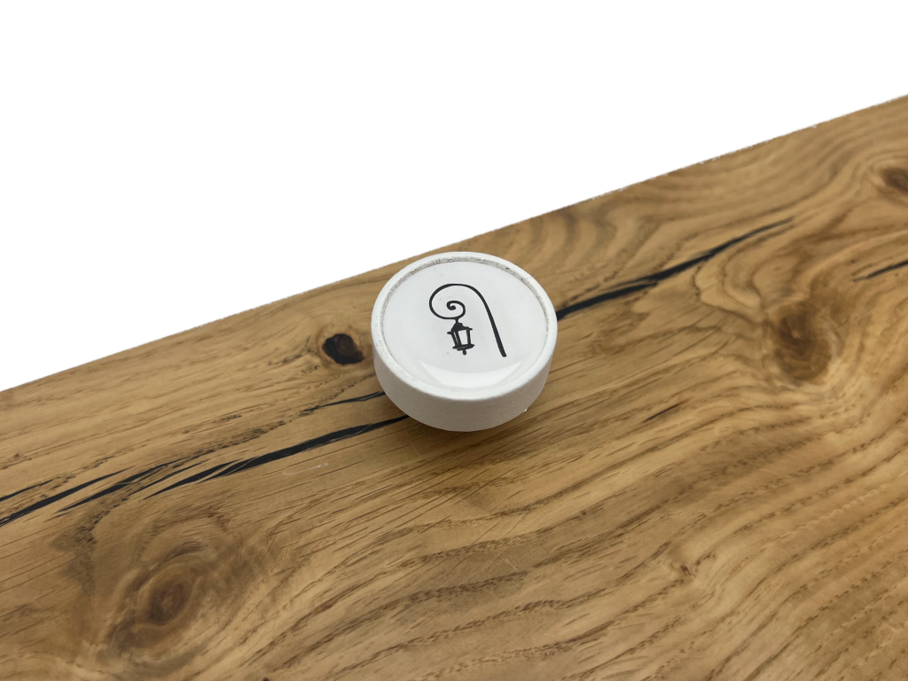 Levně In-Design Nábytková knopka Nero bílá, motiv lampa V39