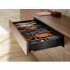 zasuvka legrabox cerna karbon detail5