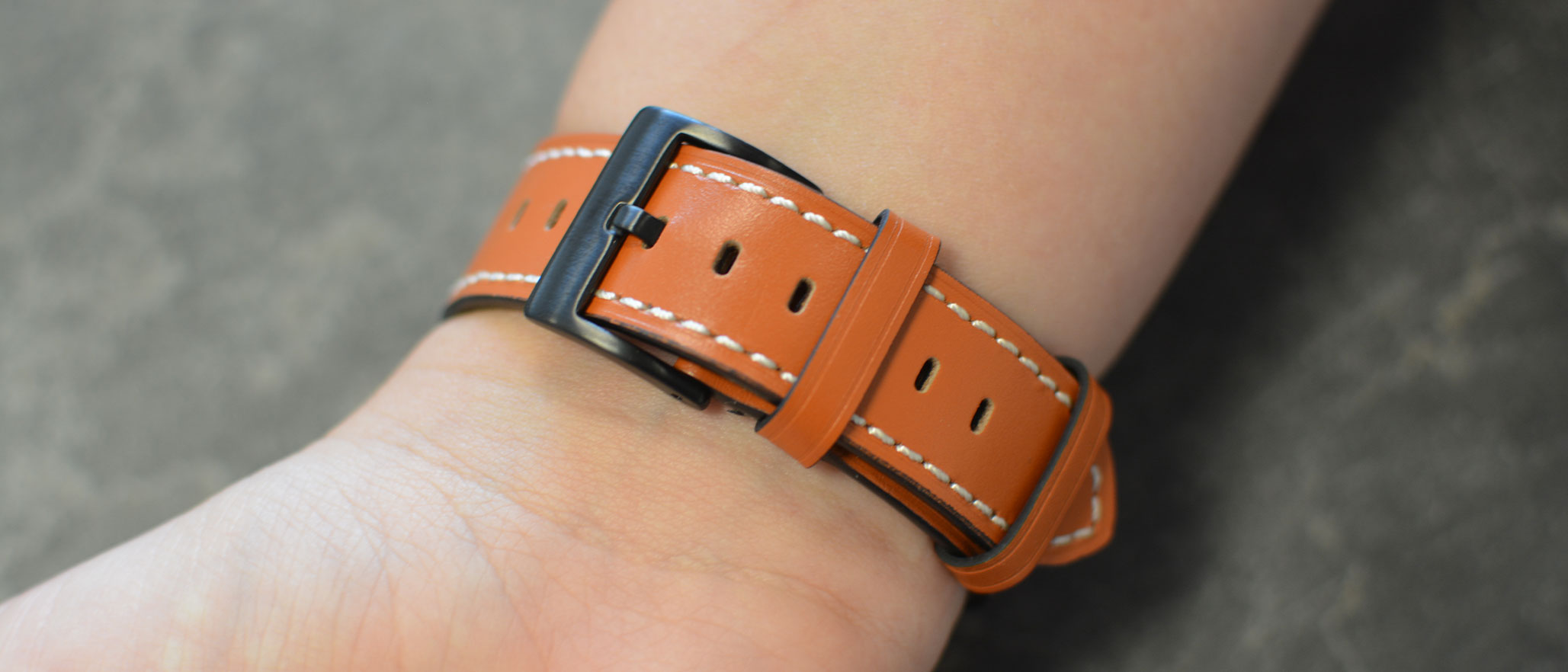 Loopi-leather-band-Apple-Watch-(2)-