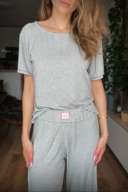 grey loose tee