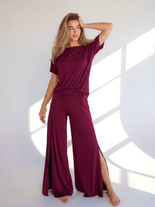 Burgundy: Color of LOVE♥️! #burgundy #bedroomideas #bedroomgoals #comfortzone