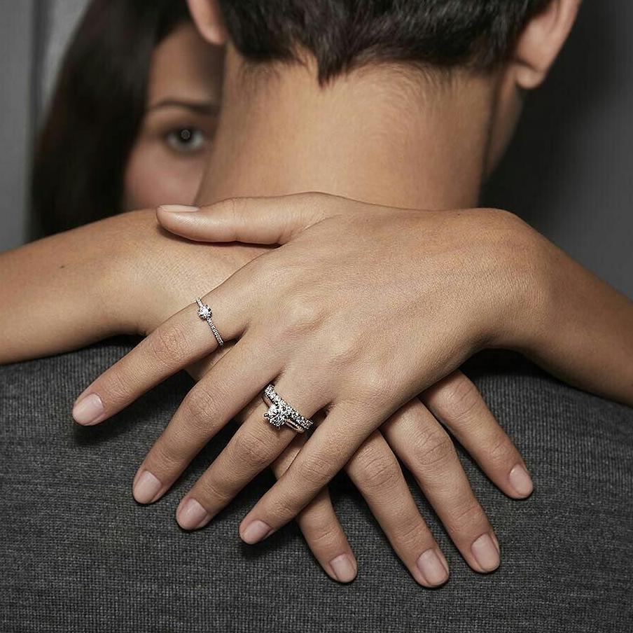 NA AKOM PRSTE SA NOSÍ SVADOBNÁ OBRÚČKA?