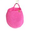 Háčkovaný závěsný košík růžový