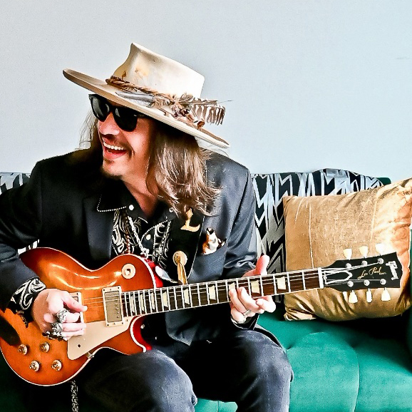 Várnunk kell még Lance Lopez budapesti koncertjére