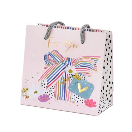 belly buttons present small