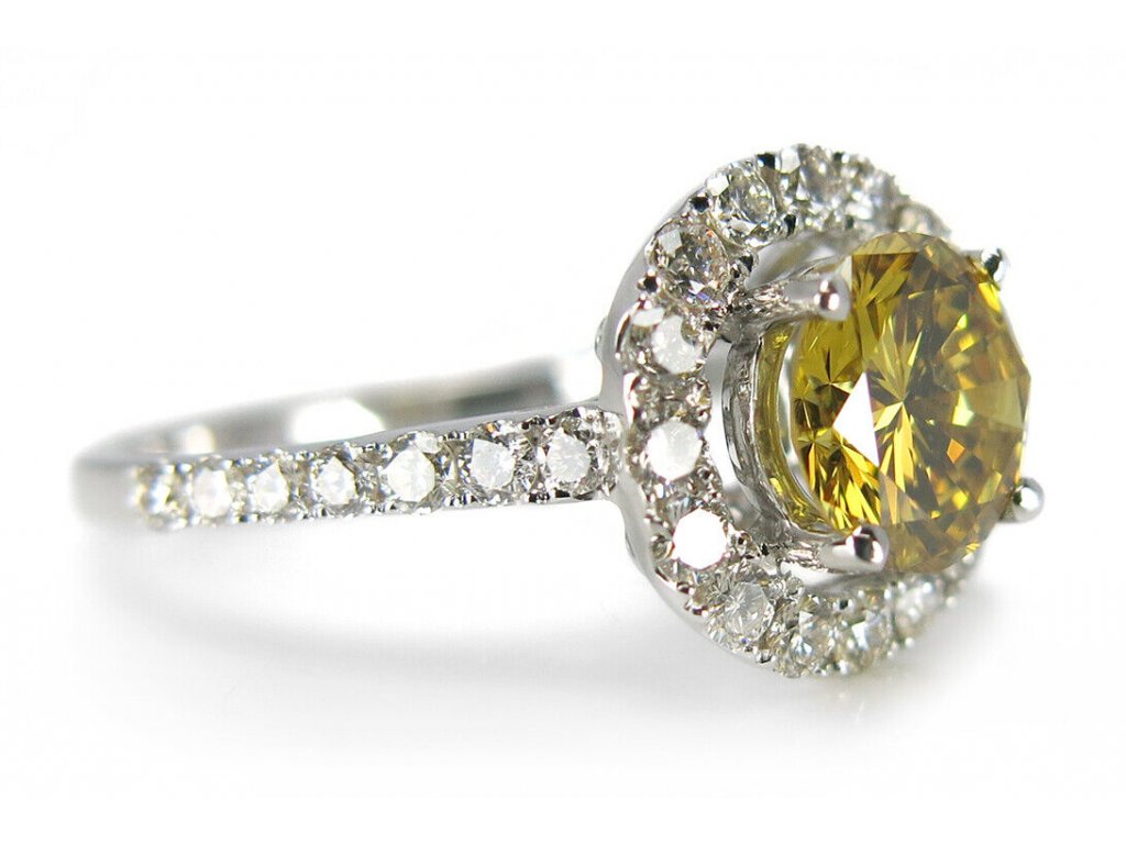 227_briliantovy-prsten-s-fancy-briliantem