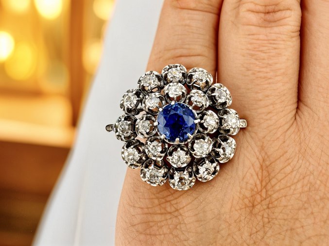 Starožitný Prsten s Cejlonským Safírem a Diamanty